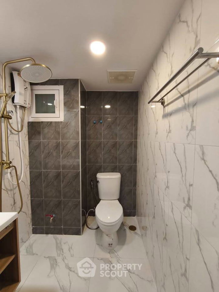 picture 1-BR Condo For Rent At Night Bazaar Condotel, Chiang Mai (ID 3406224) - 6/16