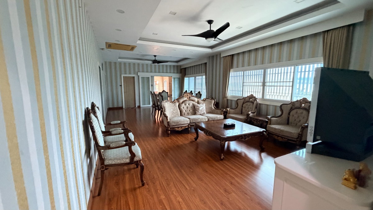 picture warehouse, showroom, and complete office. Prime location in the Ekkachai - Bang Bon area. - 19/20