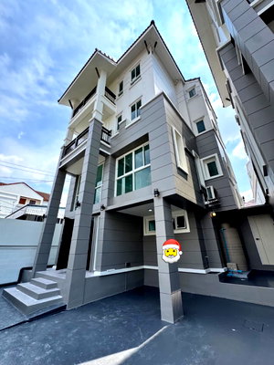 เช่าทาวน์โฮม สวนเบญจสิริ : 🏡 FOR RENT ทาวน์โฮมรีโนเวทใหม่ เอกมัย ซอยปรีดี พนมยงค์ 31 (Ekkamai 12) 3 ห้องนอน 3 ห้องน้ำ ทำเลใจกลางเอกมัย
