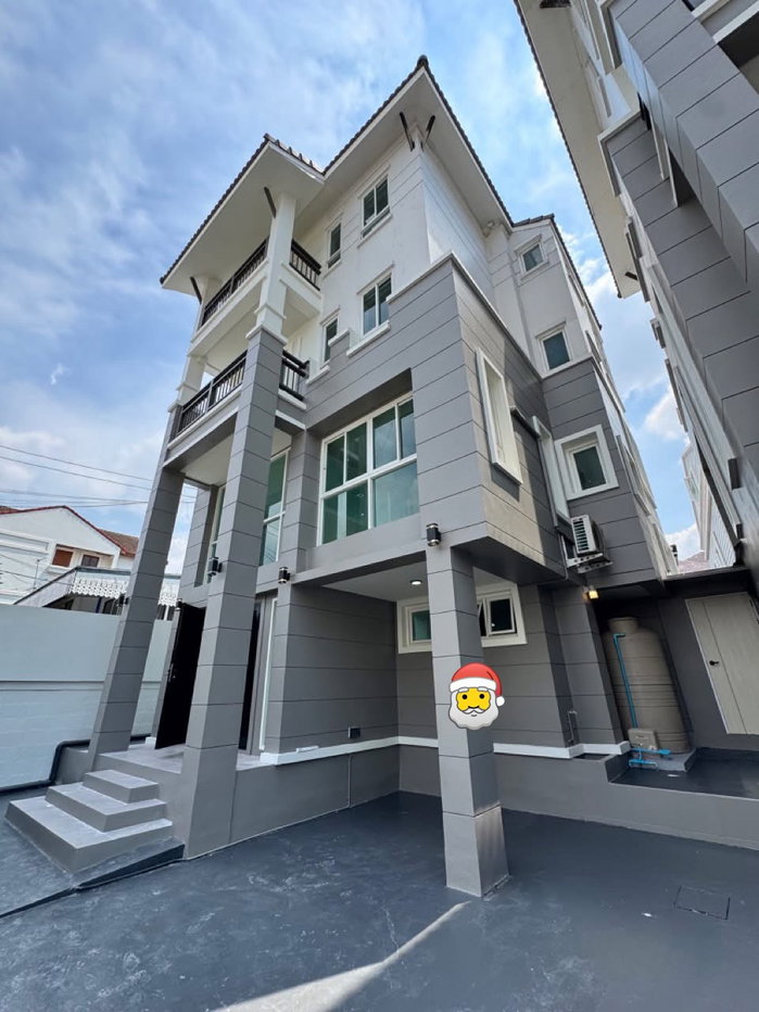 รูป 🏡 FOR RENT ทาวน์โฮมรีโนเวทใหม่ เอกมัย ซอยปรีดี พนมยงค์ 31 (Ekkamai 12) 3 ห้องนอน 3 ห้องน้ำ ทำเลใจกลางเอกมัย - รูปที่ 1/18