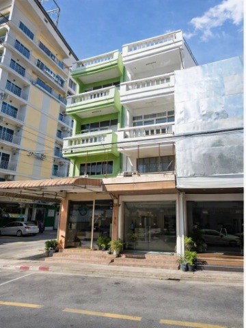 picture 4.5-story commercial building with 3 bed and 2 bath located 750m. from MRT Sutthisan and 800m. from - 5/8