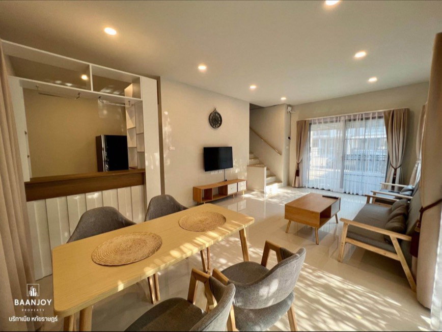 รูป 🏡✨ ให้เช่าทาวน์โฮมหลังมุม บริทาเนีย วงแหวน–จตุโชติ 3 ห้องนอน 3 ห้องน้ำ บ้านใหม่ พร้อมเฟอร์นิเจอร์ครบ! 🚗 จอดรถได้รวม 3 คัน - รูปที่ 2/18