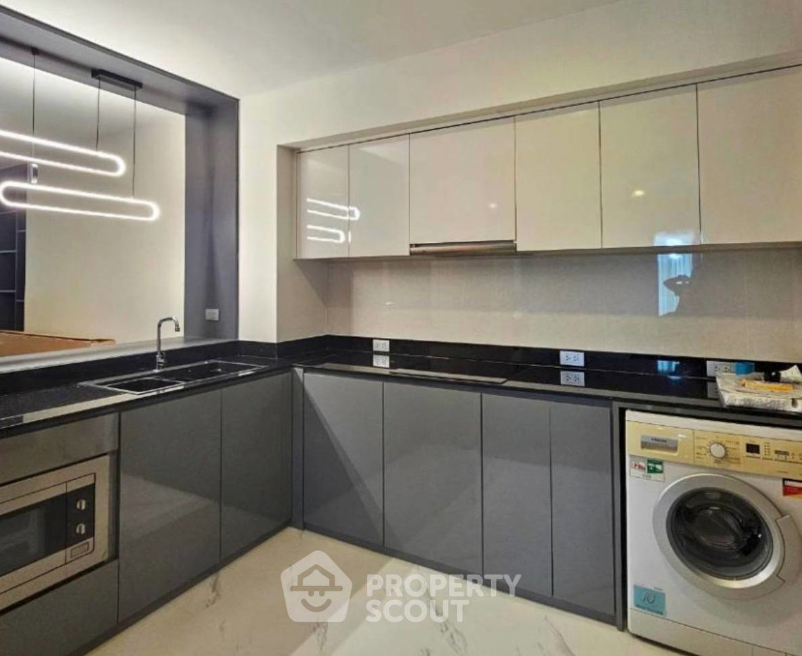 picture 3-BR Condo at Sky Walk Residences near BTS Phra Khanong (ID 3390175) - 6/6