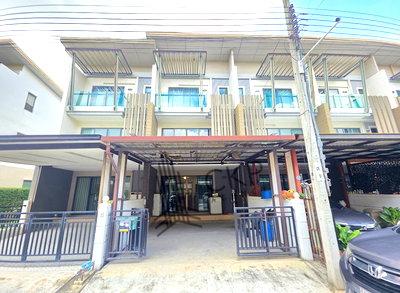 Houses for sale Siam University : L260148 | 3-story townhome for sale at Town Avenue Cocos, Rama 2 Soi 50. Fully extended and move-in ready (not affected by flooding).
