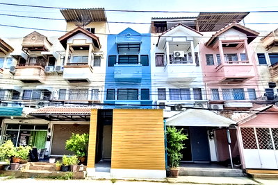 เช่าสำนักงาน ชลบุรี : Commercial Building for Rent Central Pattaya 3.5 Storeys