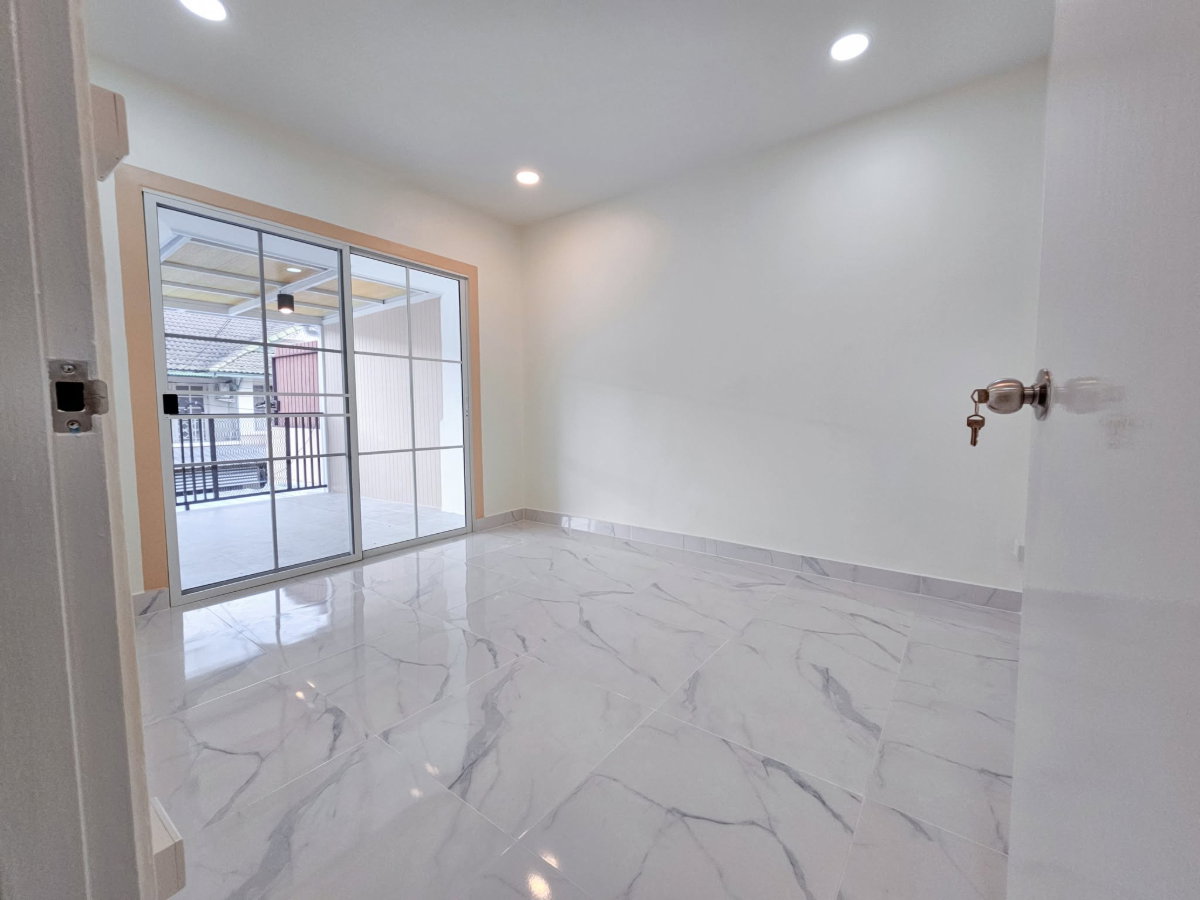 รูป 🏡 โอกาสทองของผู้หาบ้านแถบบางใหญ่! ทาวน์เฮ้าส์หลังใหญ่ พื้นที่จุใจ 23.6 ตร.ว. พร้อมเข้าอยู่ได้ทันที - รูปที่ 12/13