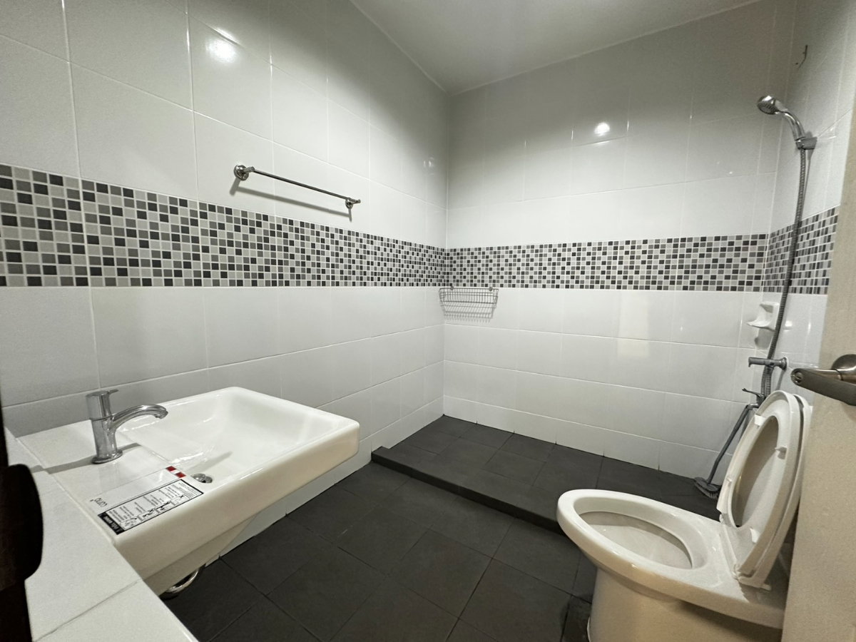 picture For Sale: Corner-Plot Townhome at Poomthara Kanchanaphisek – Bang Bua Thong - 9/15
