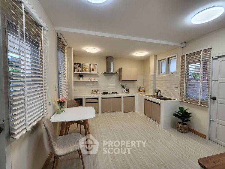picture 3-BR House in Sam Wa Tawan Tok (ID 3404210) - 2/17