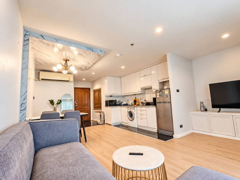 Baan Pathumwan for Rent | Spacious 70 SQ.M. 2BR | 24th Floor | Near BTS Phaya Thai & Airport Rail Link