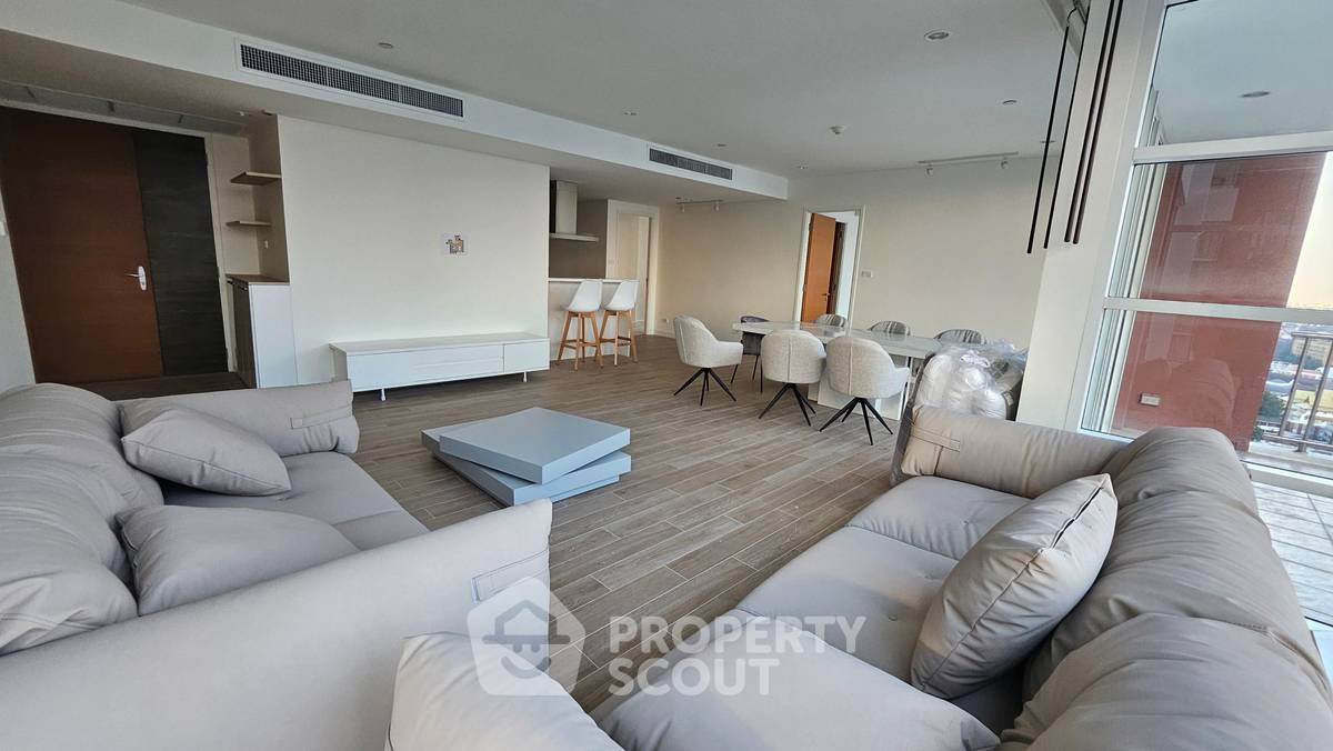 picture Pet-Friendly 3-BR 153 Sqm Fullerton Sukhumvit, 400m To BTS Ekkamai (ID 3407527) - 4/14