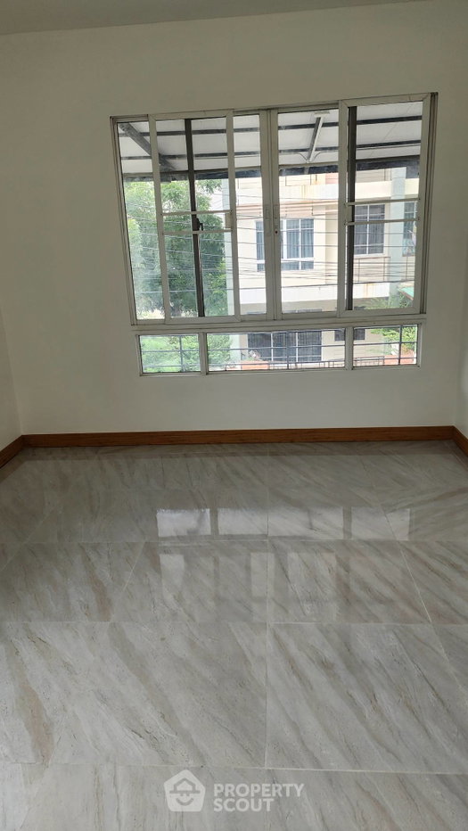 รูป ทาวน์เฮ้าส์ 3-ห้องนอน ใน บางขุนเทียน (ID 3408668) - รูปที่ 6/10