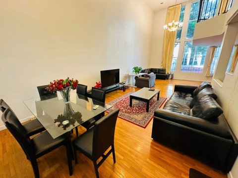🏡✨ ให้เช่าทาวน์โฮม 4 ชั้น หมู่บ้านกลางกรุง ทองหล่อ | ใจกลางสุขุมวิท 55 ตรงข้าม J Avenue ทองหล่อ