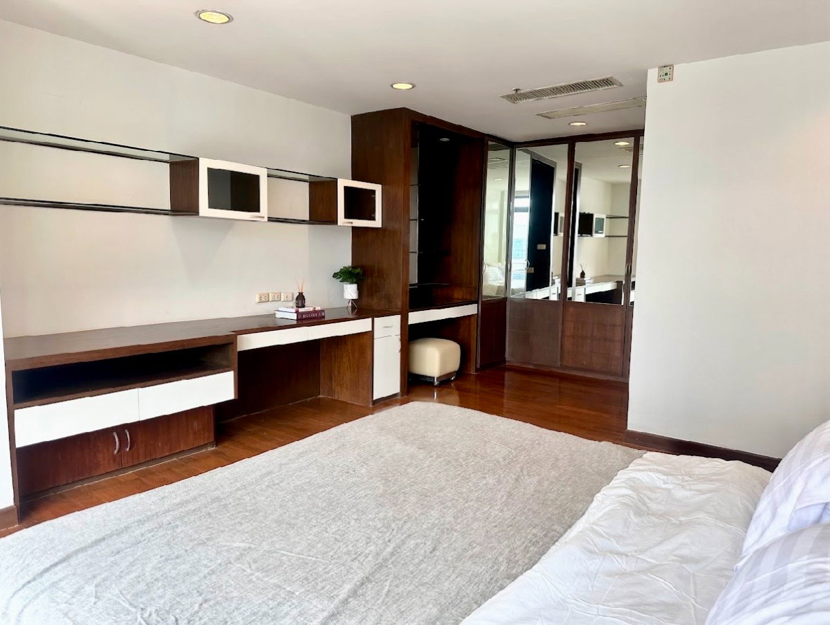 picture code : B95 The Royal Place 2 Bedroom : 1 - 8/9