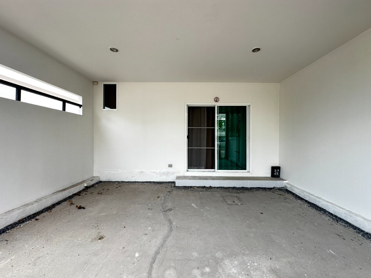 picture For Sale: Corner-Plot Townhome at Poomthara Kanchanaphisek – Bang Bua Thong - 3/15