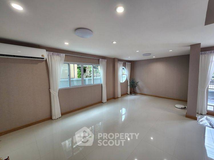 picture 3-BR House in Sam Wa Tawan Tok (ID 3404210) - 10/17