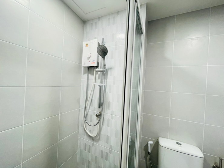 picture Chewathai Hallmark Ekkamai Ramintra Condo for Rent - 6/21