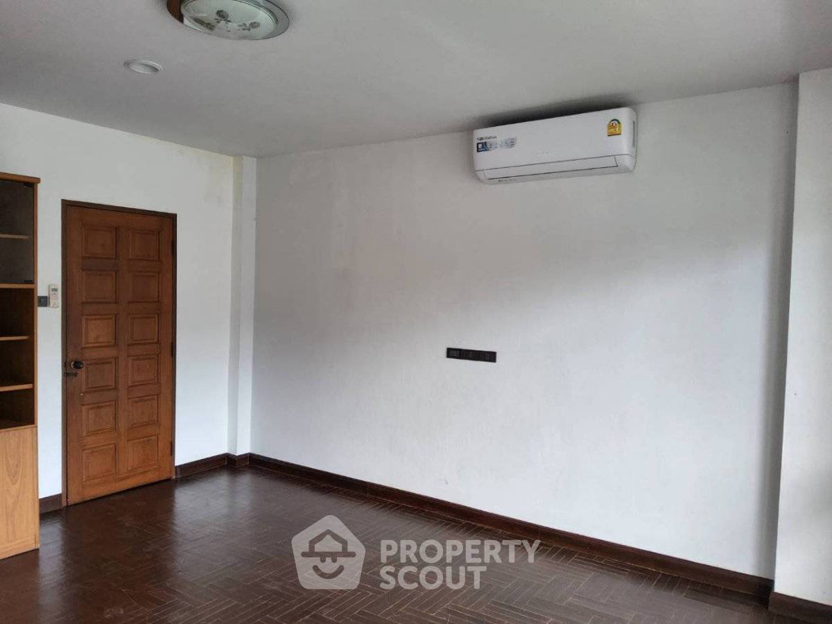 รูป ทาวน์เฮาส์ 3 ห้องนอน ขนาด 273 ตร.ม. Baan Charoen Eakamai 10 ใกล้ BTS เอกมัย (ID 3408410) - รูปที่ 2/38