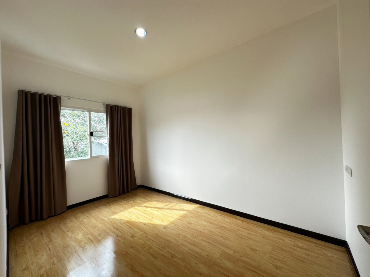 picture For Sale: Corner-Plot Townhome at Poomthara Kanchanaphisek – Bang Bua Thong - 5/15