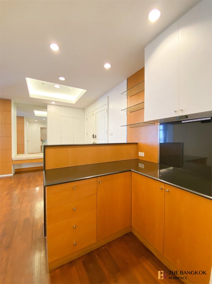 picture Convenient Travel, Great Value per Square Meter Grand Langsuan near BTS Ratchadamri - 2/10