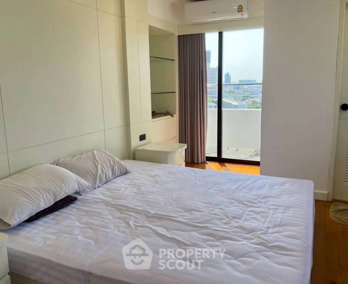 picture 3-BR Condo at Siphaya River View Condominium near MRT Hua Lamphong (ID 2193794) - 2/21