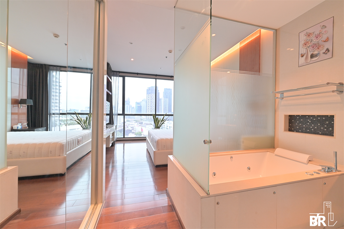 picture The Address Sukhumvit 28 near BTS Phrom Phong Easy Start with a City Dweller Lifestyle - 6/10