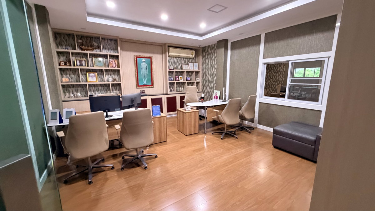 picture warehouse, showroom, and complete office. Prime location in the Ekkachai - Bang Bon area. - 6/20