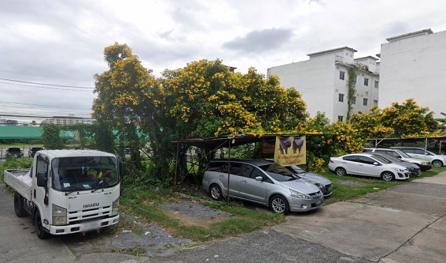 picture 			Behind EGAT headquarters. MRT BangPhlu 3km.  4-story commercial building for rent corner unit 3beds           - 3/8