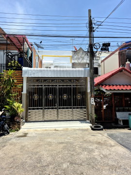 House for rent on the Thonburi side, Kanlapaphruek, Bang Khae, Phasi Charoen, Bangkok (no common fee) 15,000 baht, k. Chew 0981649987