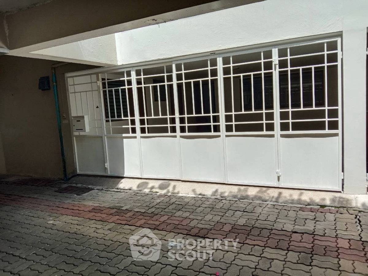 รูป ทาวน์เฮาส์ 3 ห้องนอน ขนาด 273 ตร.ม. Baan Charoen Eakamai 10 ใกล้ BTS เอกมัย (ID 3408410) - รูปที่ 34/38
