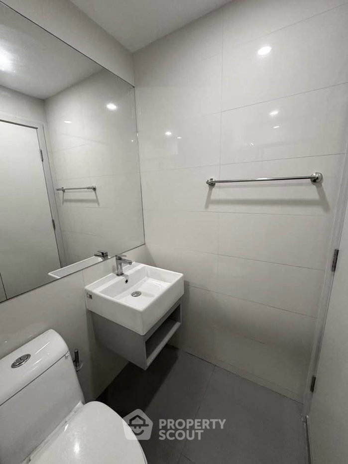 picture 17th-Floor 1-BR Knightsbridge Prime Sathorn Near BTS Saint Louis (ID 3404084) - 2/7