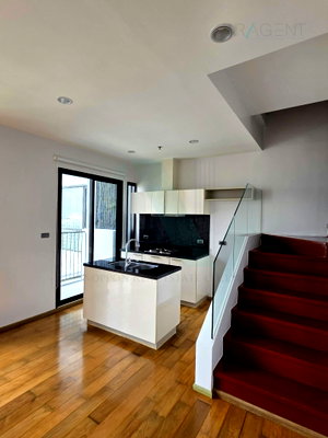 Condos for sale : 🚩 For Sell Condo FUSE SATHORN-TAKSIN Building 1, Floor 9,Duplex 2 bed room, Room size 68 sqm