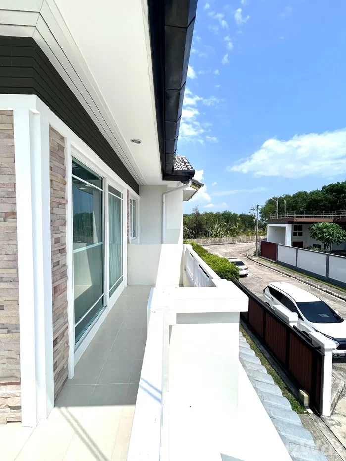 picture Great Family Home With Huge Lawn Close To Schools 6863138 - 18/45