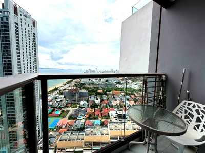 Condos for sale : Copacabana Jomtien Beachfront Luxury Condo for sale below market price-On High Floor 1bed 1bath-Foreign Name