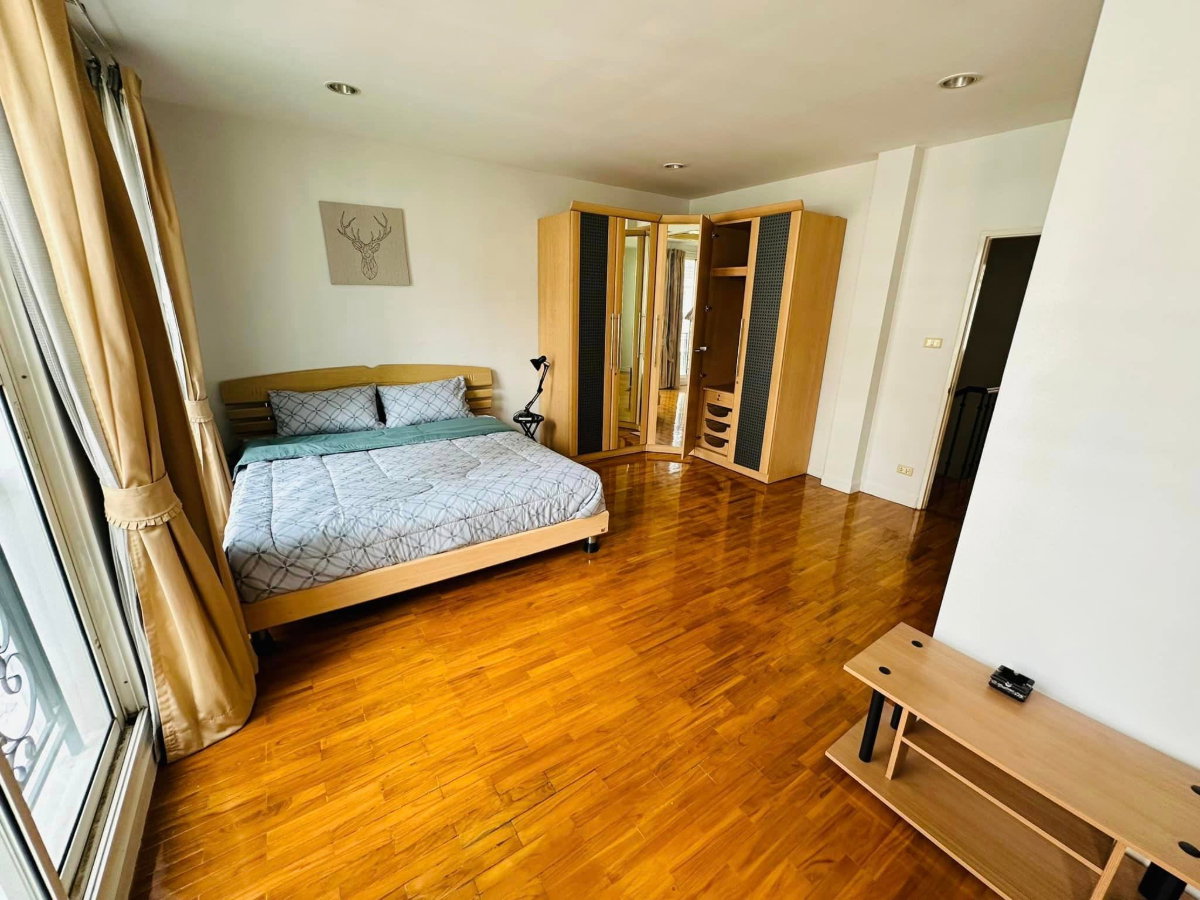 รูป 🏡✨ ให้เช่าทาวน์โฮม 4 ชั้น หมู่บ้านกลางกรุง ทองหล่อ | ใจกลางสุขุมวิท 55 ตรงข้าม J Avenue ทองหล่อ - รูปที่ 6/12