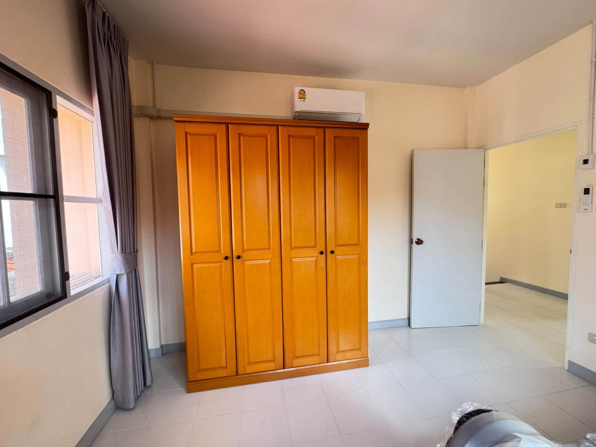 รูป ให้เช่าบ้านเดี่ยวรีโนเวทใหม่ ม.อัมพรเพลส ไร่กล้วย ศรีราชา - รูปที่ 9/18