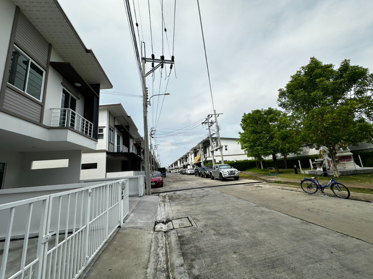 picture For Sale: Corner-Plot Townhome at Poomthara Kanchanaphisek – Bang Bua Thong - 15/15