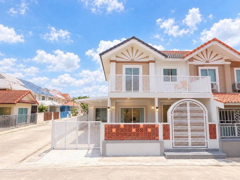 AAA. สุดคุ้ม บ้านหลังมุม 5 ห้องนอน #หมู่บ้านพฤกษา 33 บางบัวทอง ถนนวัดลาดปลาดุก ใกล้เซ็นทรัล เวสเกต
