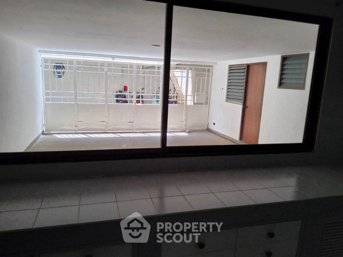 รูป ทาวน์เฮาส์ 3 ห้องนอน ขนาด 273 ตร.ม. Baan Charoen Eakamai 10 ใกล้ BTS เอกมัย (ID 3408410) - รูปที่ 32/38