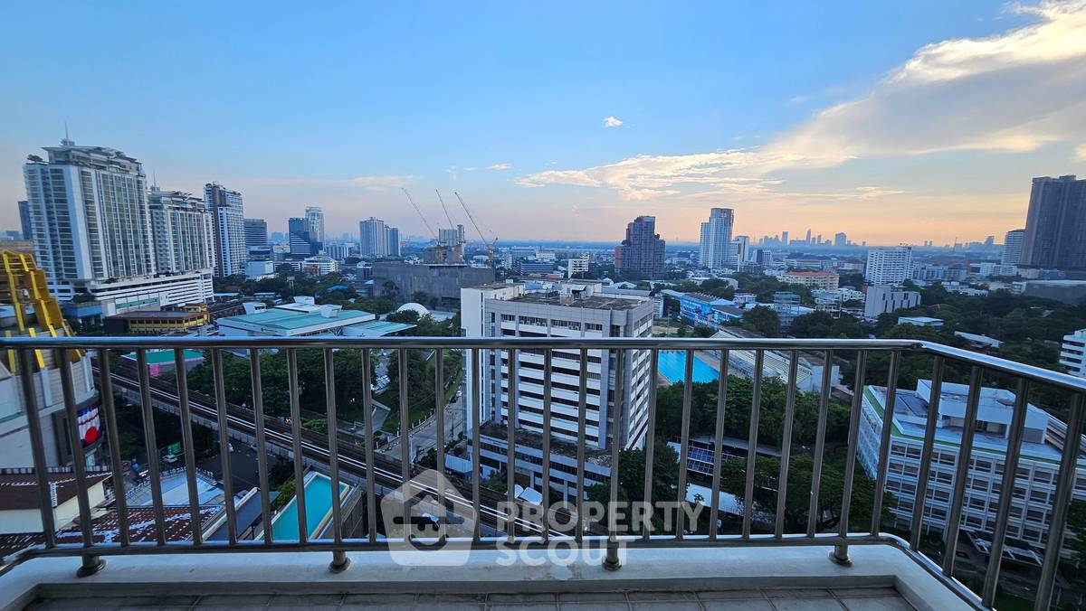 picture Pet-Friendly 3-BR 153 Sqm Fullerton Sukhumvit, 400m To BTS Ekkamai (ID 3407527) - 14/14