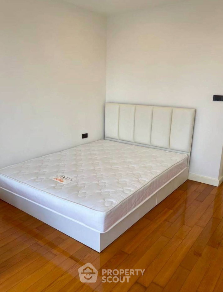picture 3-BR Condo at Siphaya River View Condominium near MRT Hua Lamphong (ID 2193794) - 9/21