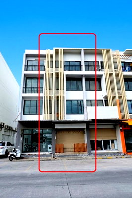 Shophouses for rent Suwinthawong Road : 			Parking for 2–4 Cars 24 Sq.Wa. on Chalong Krung Road, King Mongkut Ladkrabang 3.8km 2–3Bedrooms, 4 B          