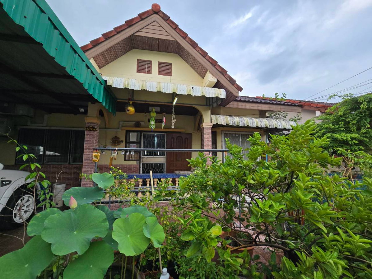 รูป 97838 - บ้านเดี่ยวไทรม้า-รัตนาธิเบศร์ (บางรักน้อย ซ.16/2) ใกล้ MRT และจุดขึ้นลงทางด่วนงามวงศ์วาน พื้นที่ 54 ตร.วา (99 ตร.ม.) 4 ห้องนอน 2 ห้องน้ำ - รูปที่ 1/12