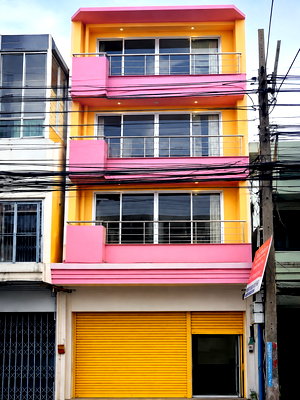 Shophouses for rent ศรีนครินทร์ 52 : MRT Ramkhamhaeng 12-16 150 m. 7 bed he Mall Ramkhamhaeng 200 m. For rent or sale 4-story commercial building  4 bath near  Land area 17.6          