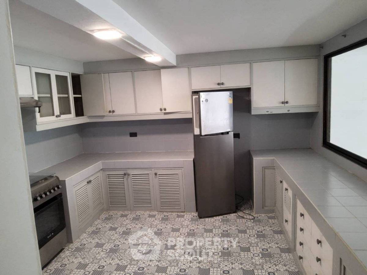 รูป ทาวน์เฮาส์ 3 ห้องนอน ขนาด 273 ตร.ม. Baan Charoen Eakamai 10 ใกล้ BTS เอกมัย (ID 3408410) - รูปที่ 31/38