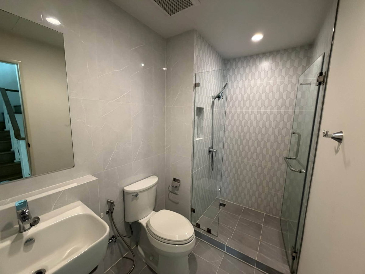 รูป 🏡🔥 ขาย–ให้เช่า ทาวน์โฮม 3 ชั้น บ้านกลางเมือง พหลฯ–รามอินทรา | บ้านสภาพใหม่ ติดถนนเทพรักษ์ ใกล้ BTS สายหยุด เดินทางเข้าเมืองสะดวก - รูปที่ 9/16