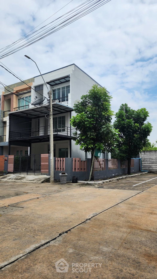 รูป ทาวน์เฮ้าส์ 3-ห้องนอน ใน บางขุนเทียน (ID 3408668) - รูปที่ 1/10