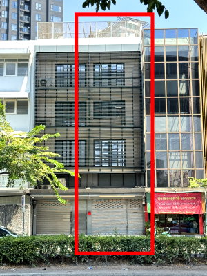Shophouses for rent : Commercial FOR RENT size 275 sq.m Near BTS Ha Yaek Lat Phrao