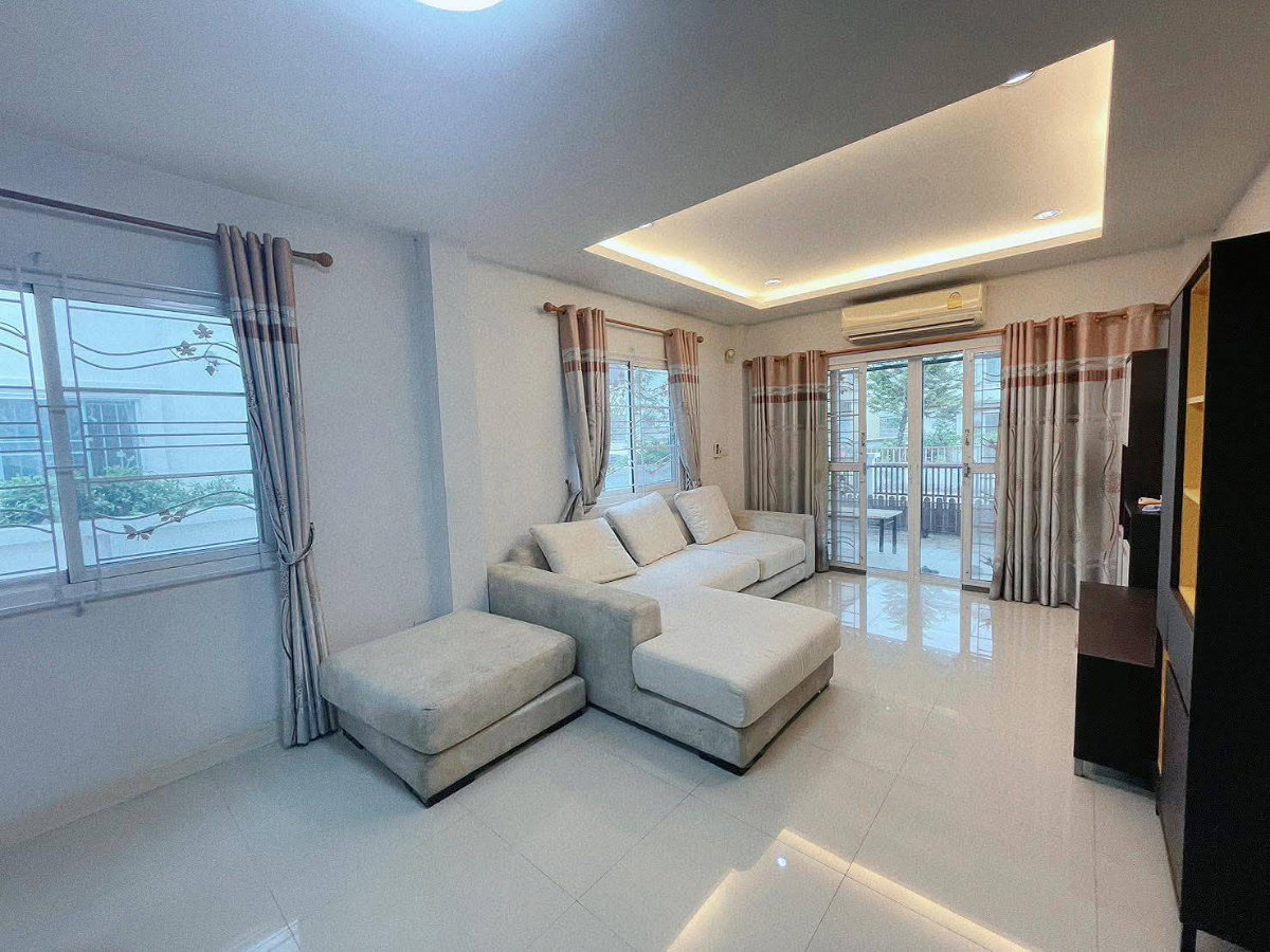 รูป ให้เช่าบ้านเดี่ยวหลังใหญ่ ม.คริสตัลพลัส 4 ห้องนอน หนองยายบู่ ศรีราชา - รูปที่ 3/20