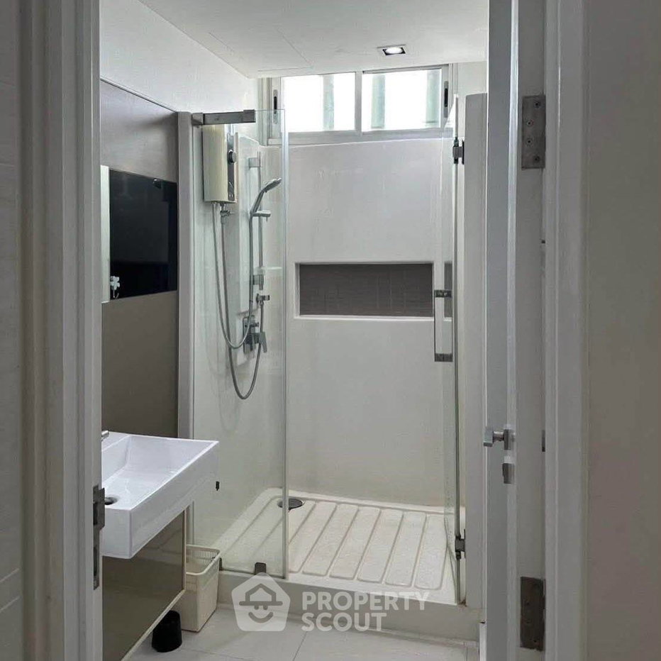 รูป คอนโด 2 ห้องนอน The Room Sathorn-Taksin ใกล้ BTS โพธิ์นิมิตร (ID 3409244) - รูปที่ 10/11