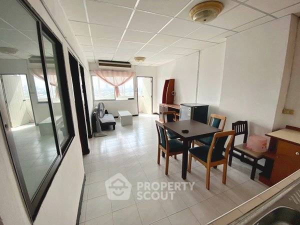 รูป คอนโด 3-ห้องนอน ที่ เดอะ ทรีโอ การ์เด้นท์ คอนโดมิเนียม ใน หนองบอน (ID 3412245) - รูปที่ 3/9